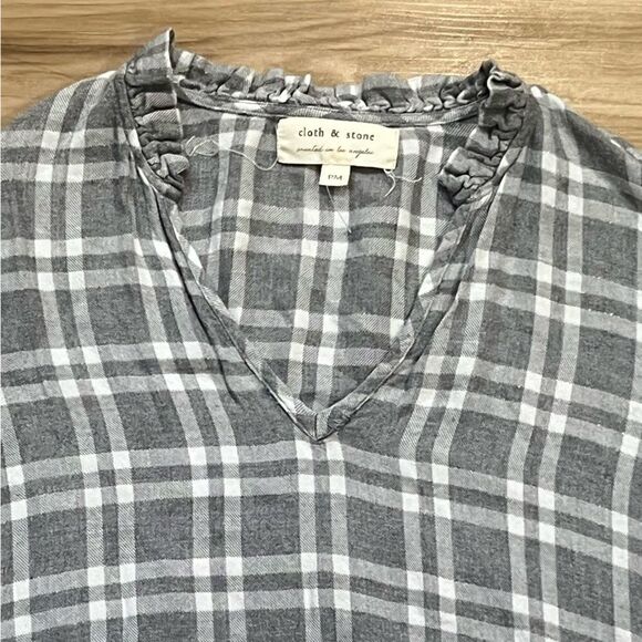 Anthropologie Cloth & Stone Metallic Plaid Ruffle Neck
Flannel Top Womens Medium - Picture 5 of 5